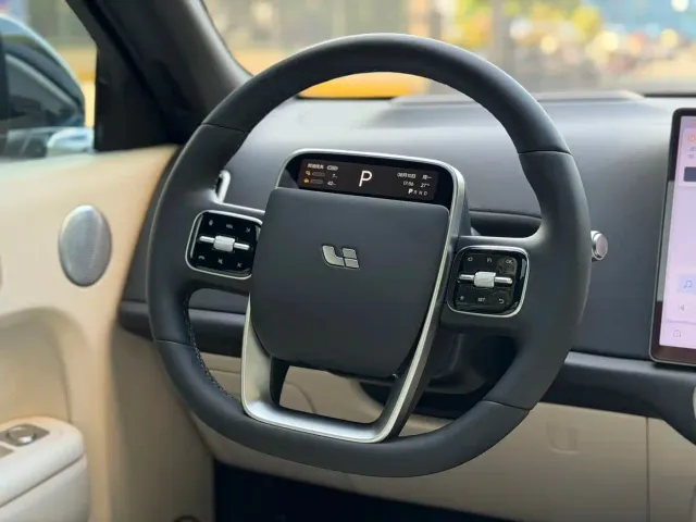 Li Auto L8 — Фото автомобиля 6