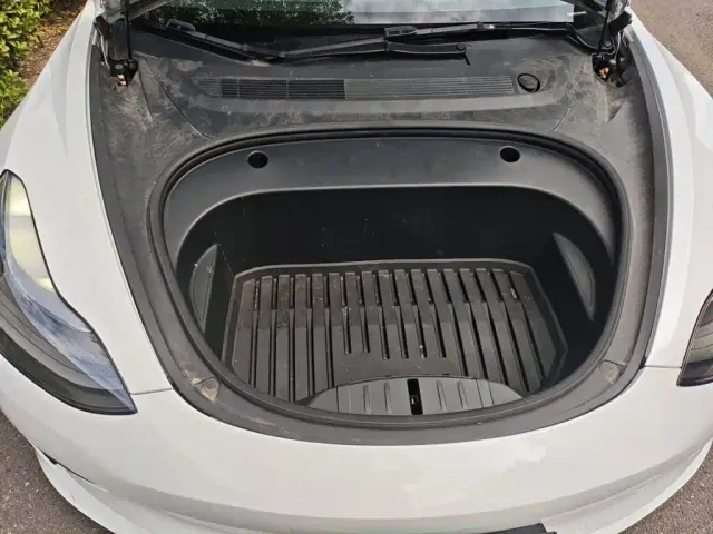 Tesla Model 3 — Фото автомобиля 10
