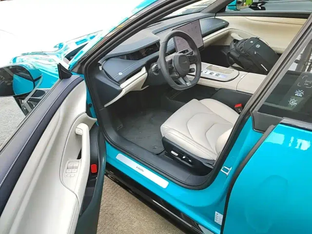 Xiaomi SU7 — Фото автомобиля 15