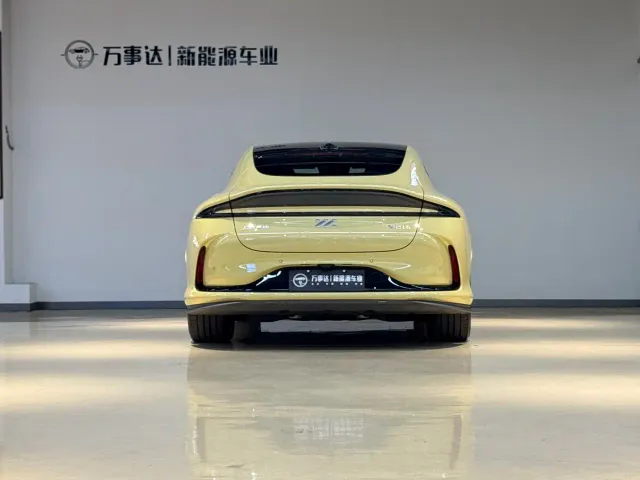 IM Motors L6 — Фото автомобиля 4