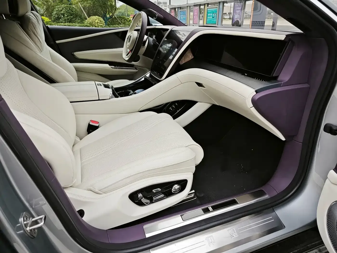 Yangwang Yangwang U7 2025 Model PHEV 4-Seat Flagship — Фото автомобиля 8