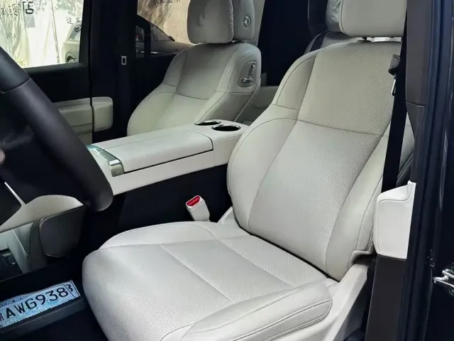 Li Auto MEGA — Фото автомобиля 10