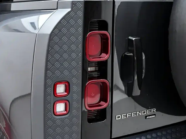 Land Rover Defender — Фото автомобиля 11