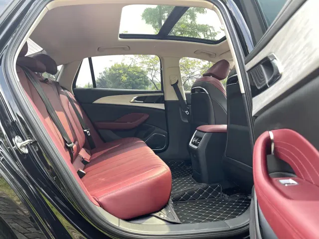 Hongqi H5 — Фото автомобиля 15
