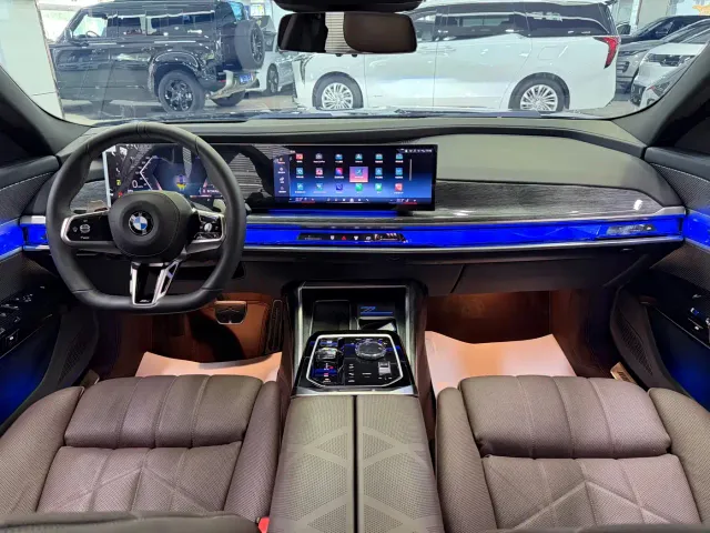 BMW 7 Series — Фото автомобиля 8