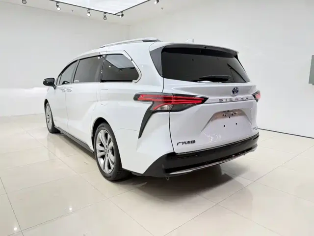 Toyota Sienna — Фото автомобиля 11