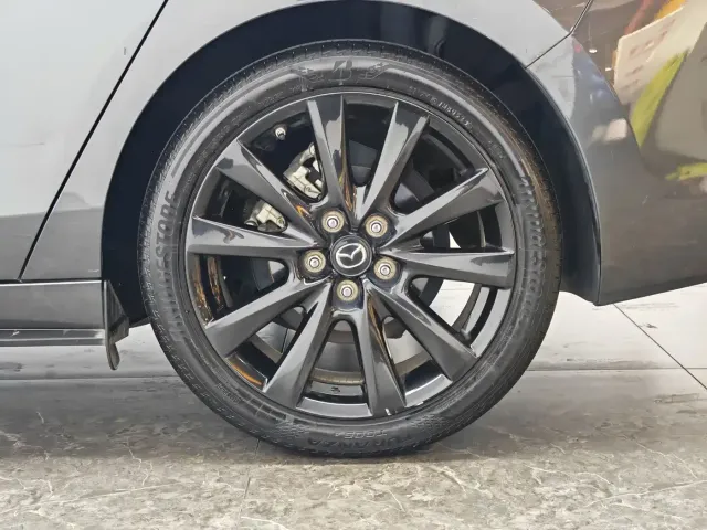 Mazda Axela — Фото автомобиля 9