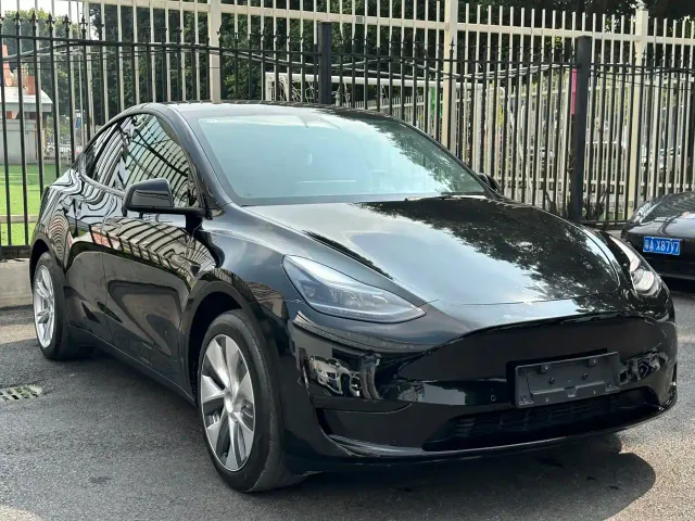 Tesla Model Y — Фото автомобиля 10