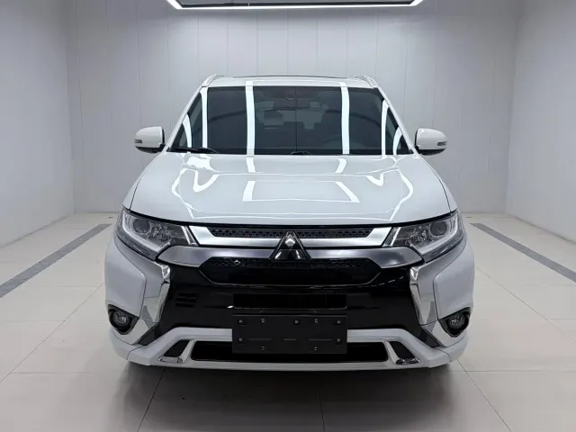 Mitsubishi Outlander — Фото автомобиля 2