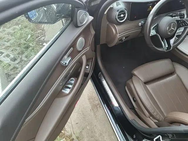Mercedes-Benz E-Class — Фото автомобиля 15