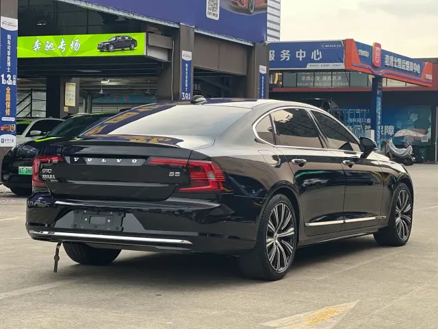 Volvo S90 — Фото автомобиля 30