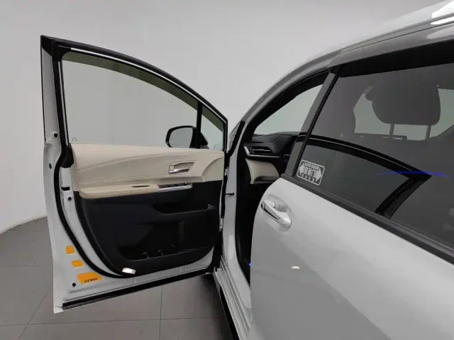 Toyota Sienna — Фото автомобиля 8