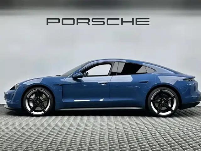 Porsche Taycan — Фото автомобиля 4