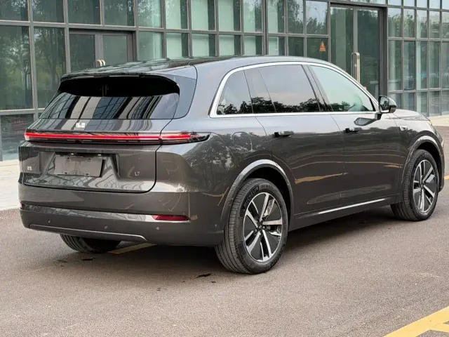 Li Auto L7 — Фото автомобиля 4