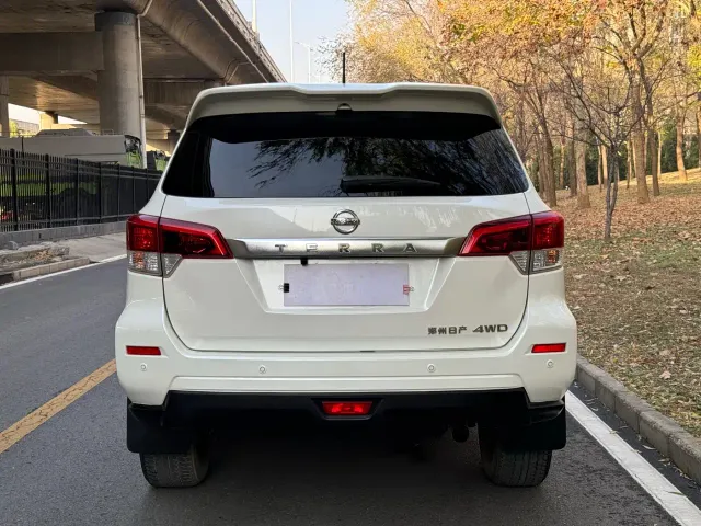 Nissan Terra — Фото автомобиля 15