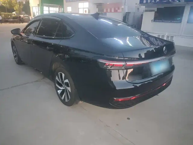 Volkswagen Passat — Фото автомобиля 4