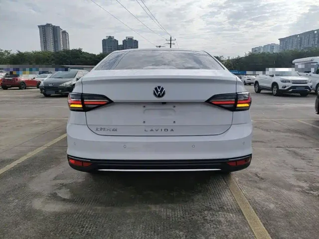 Volkswagen Lavida — Фото автомобиля 5