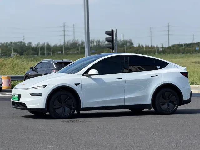 Фотография автомобиля — Tesla Model Y