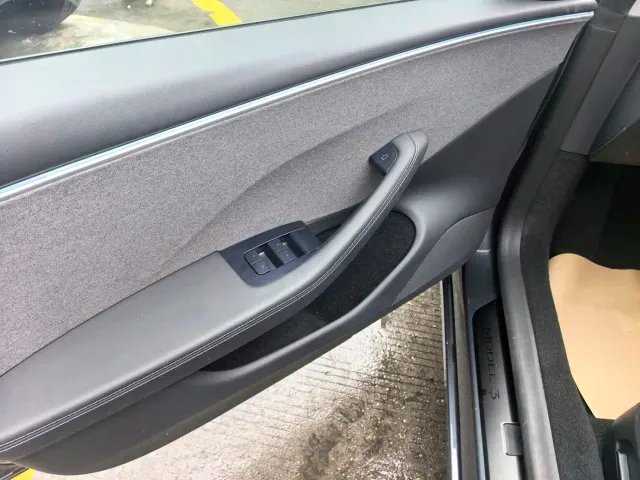 Tesla Model 3 — Фото автомобиля 5