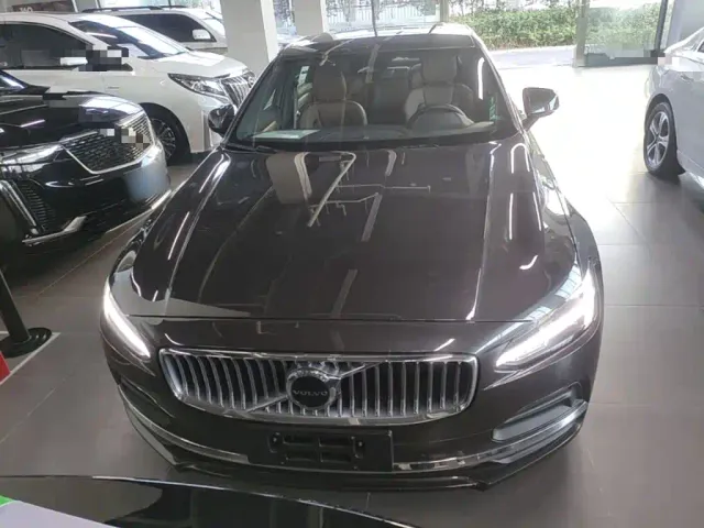 Volvo S90 — Фото автомобиля 2