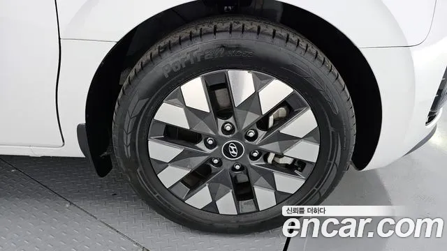 Hyundai Staria Staria 4WD Lounge 9 мест — Фото автомобиля 21