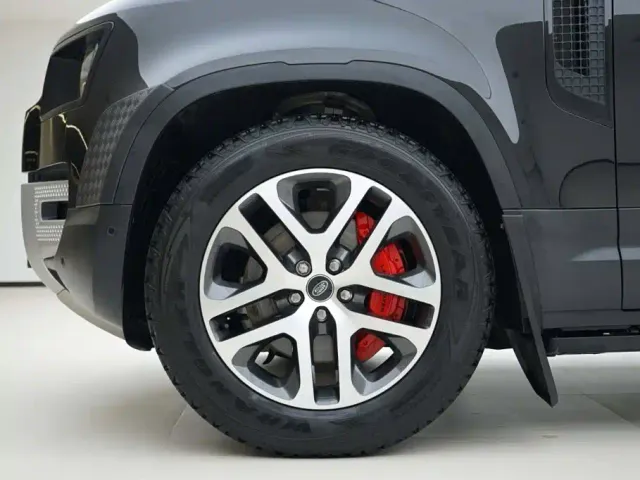 Land Rover Defender — Фото автомобиля 15