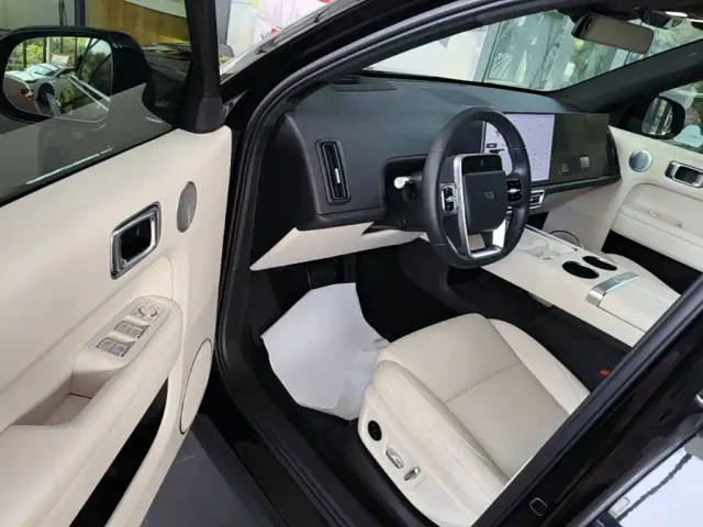 Li Auto L6 — Фото автомобиля 15
