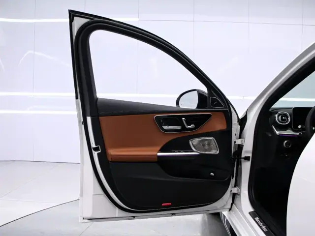 Mercedes-Benz C-Class — Фото автомобиля 12