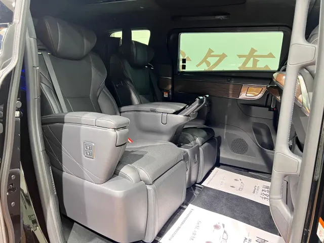 Toyota Alphard — Фото автомобиля 11