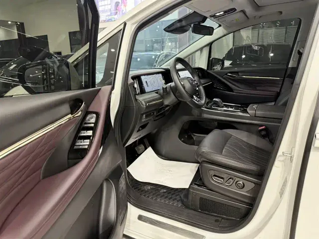 GAC Trumpchi M8 — Фото автомобиля 12