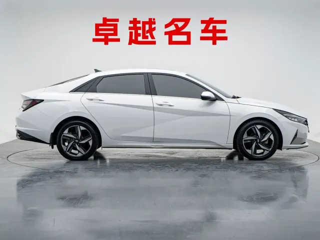 Hyundai Elantra — Фото автомобиля 5