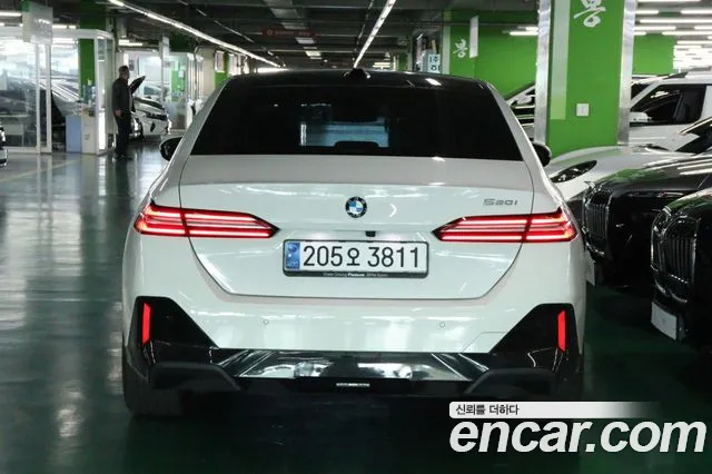 BMW 5 Series — Фото автомобиля 3