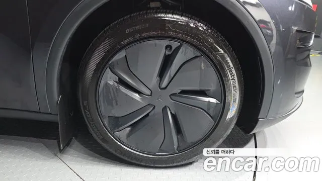 Tesla Model Y — Фото автомобиля 6