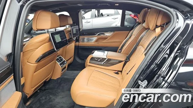 BMW 7-Series — Фото автомобиля 18