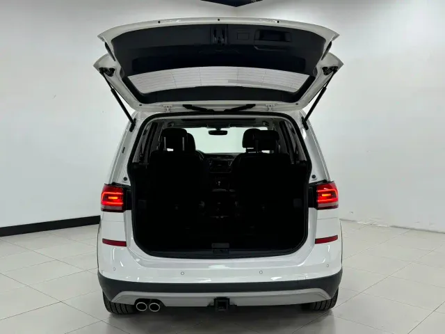 Volkswagen Touran — Фото автомобиля 7