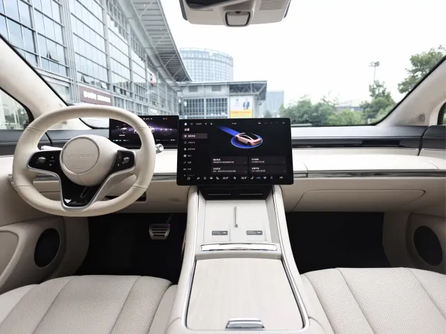 Luxeed S7 — Фото автомобиля 10
