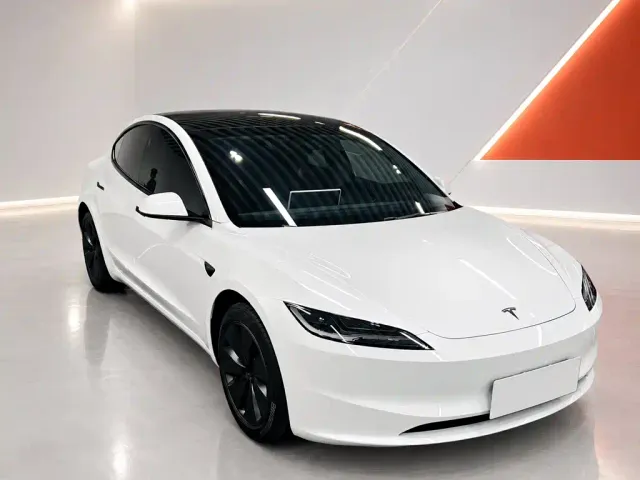Tesla Model 3 — Фото автомобиля 3