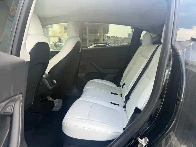 Tesla Model Y — Фото автомобиля 8