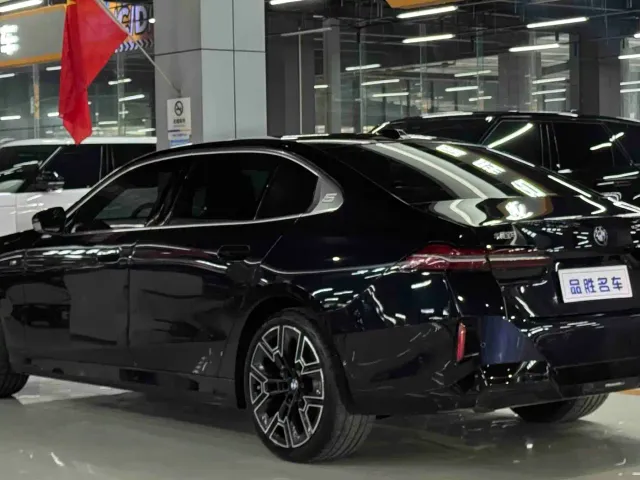 BMW 5 Series — Фото автомобиля 4