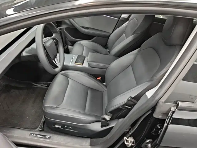 Tesla Model 3 — Фото автомобиля 14