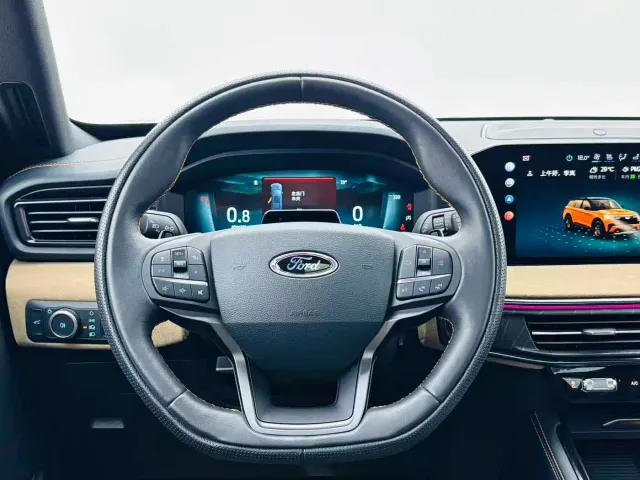 Ford Explorer — Фото автомобиля 16