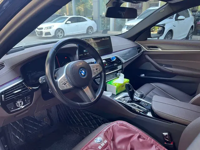 BMW 5 Series — Фото автомобиля 4
