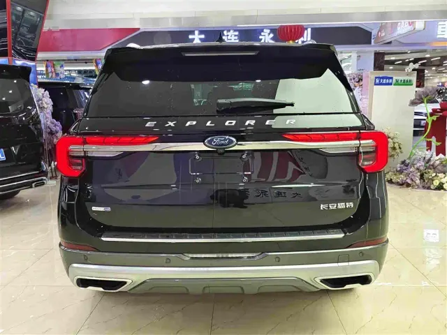 Ford Explorer — Фото автомобиля 11