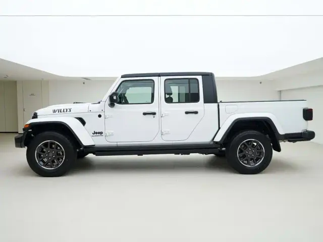 Jeep Gladiator 2022 3.6L Pioneer Edition — Фото автомобиля 3