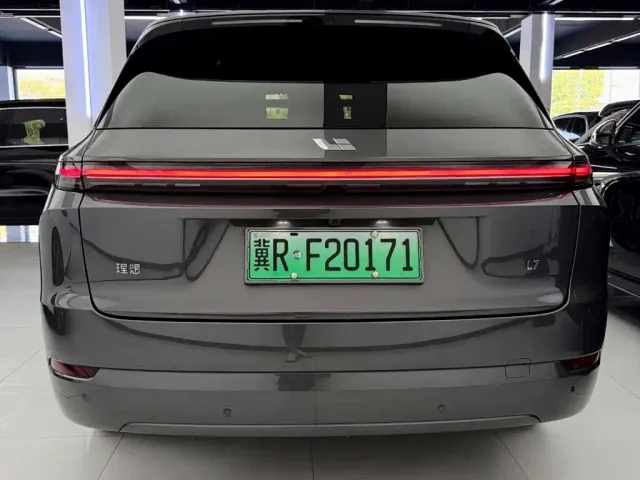 Li Auto L7 — Фото автомобиля 5