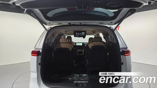 Kia Carnival Generation 4 — Фото автомобиля 17