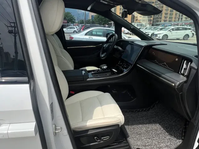 GAC Trumpchi M8 — Фото автомобиля 16
