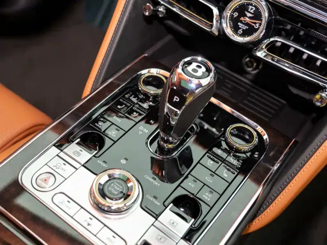Bentley Flying Spur — Фото автомобиля 19