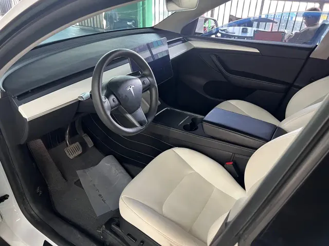 Tesla Model Y — Фото автомобиля 4