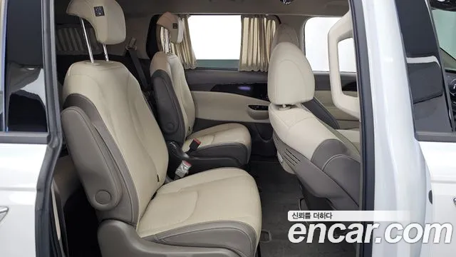 Kia Carnival Generation 4 — Фото автомобиля 18